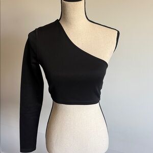 Club L London Black Asymmetric One-Sleeve Crop Top